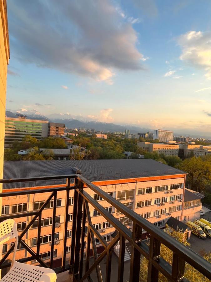 Студия В Центре Города, В «Золотом Квадрате» Almaty Eksteriør billede